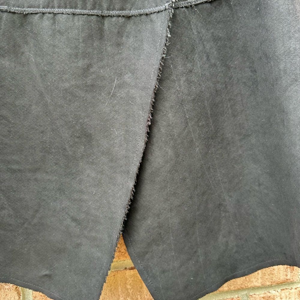 Willow & Clay Women's Black Shearling & Faux Suede Vest - Picture 5 of 6